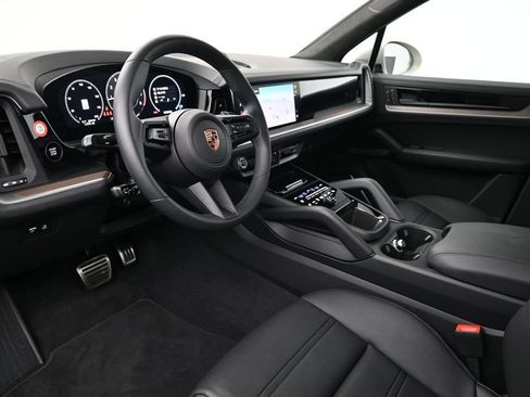 Used 2026 Porsche Cayenne GTS AWD/4WD image 4