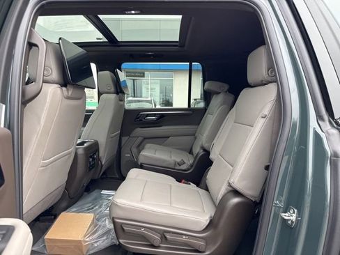 New 2026 Chevrolet Suburban Z71 w/ Z71 Off-Road Package AWD/4WD image 14