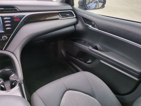 Used 2018 Toyota Camry LE image 18