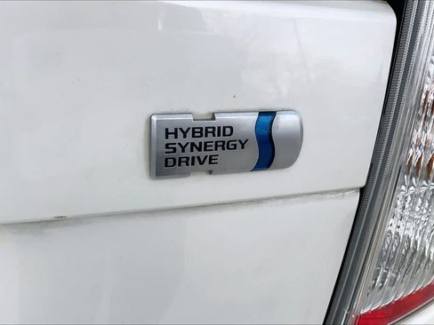 Used 2013 Toyota Prius Four image 9