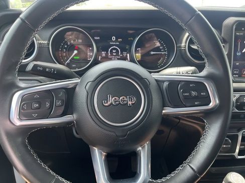 Used 2022 Jeep Wrangler Unlimited Sahara 4xe image 23