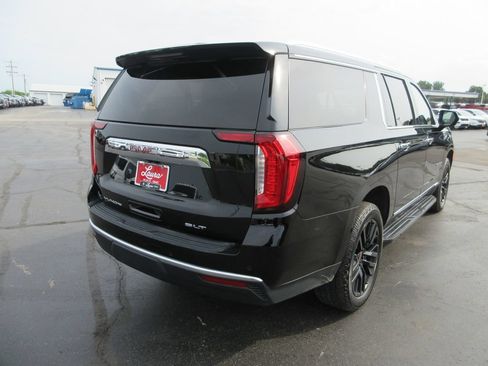 Used 2023 GMC Yukon XL SLT AWD/4WD image 6
