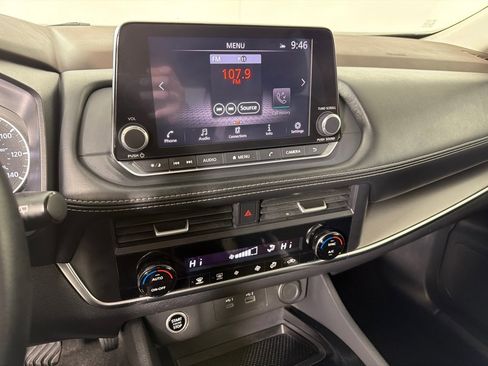 Used 2023 Nissan Rogue SV image 17