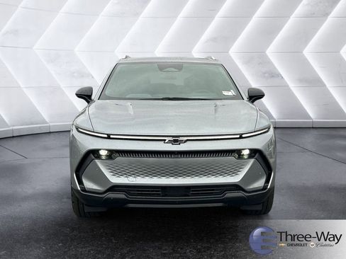 New 2026 Chevrolet Equinox EV LT w/ LPO, Blackout Package FWD image 8