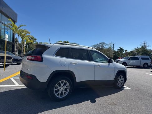 Used 2017 Jeep Cherokee Latitude image 5