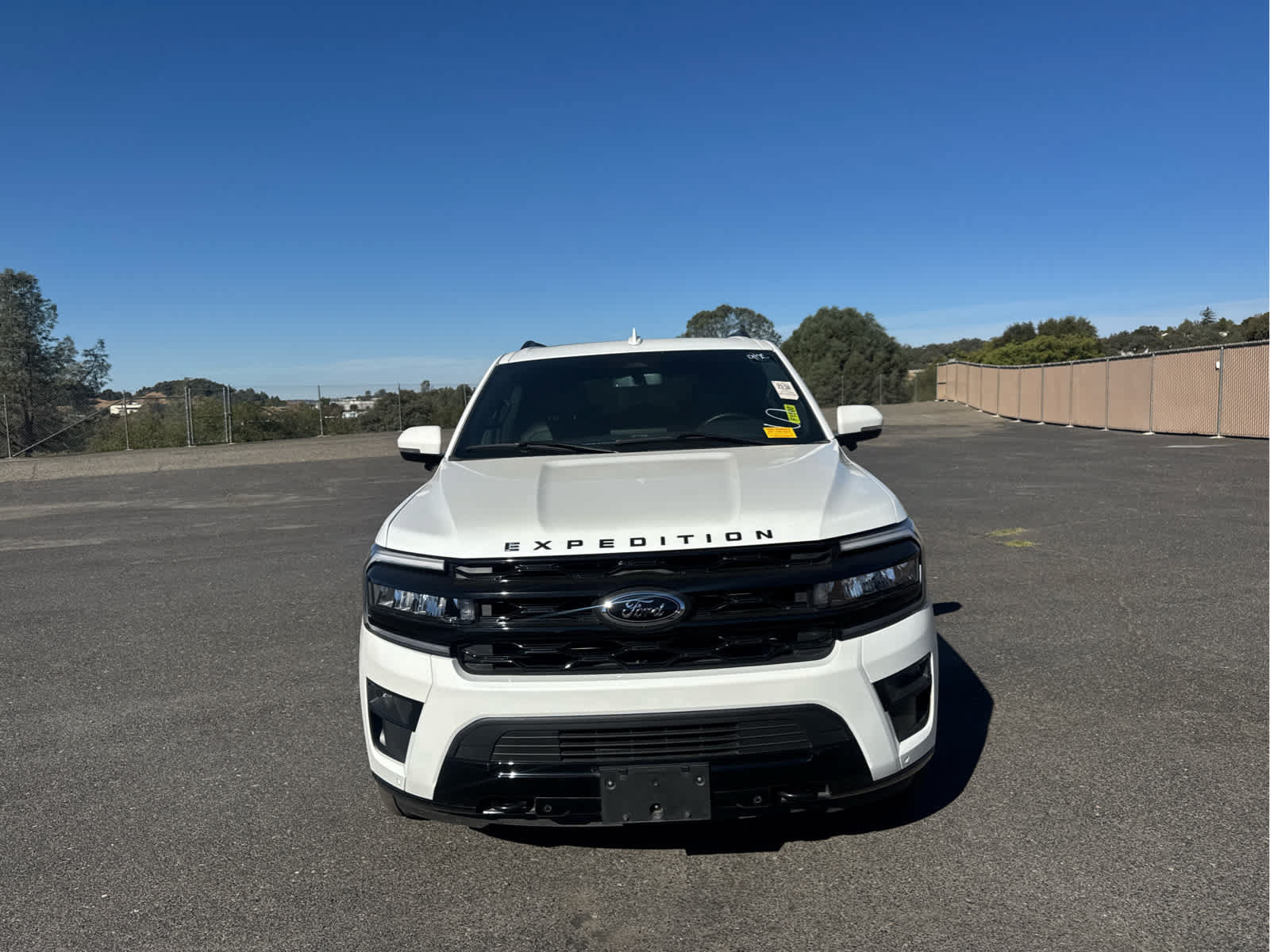 Used 2023 Ford Expedition Limited AWD/4WD image 2
