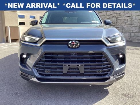 Used 2024 Toyota Grand Highlander AWD image 2