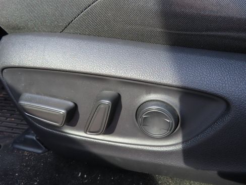 Used 2022 Toyota RAV4 SE w/ Convenience Package image 28