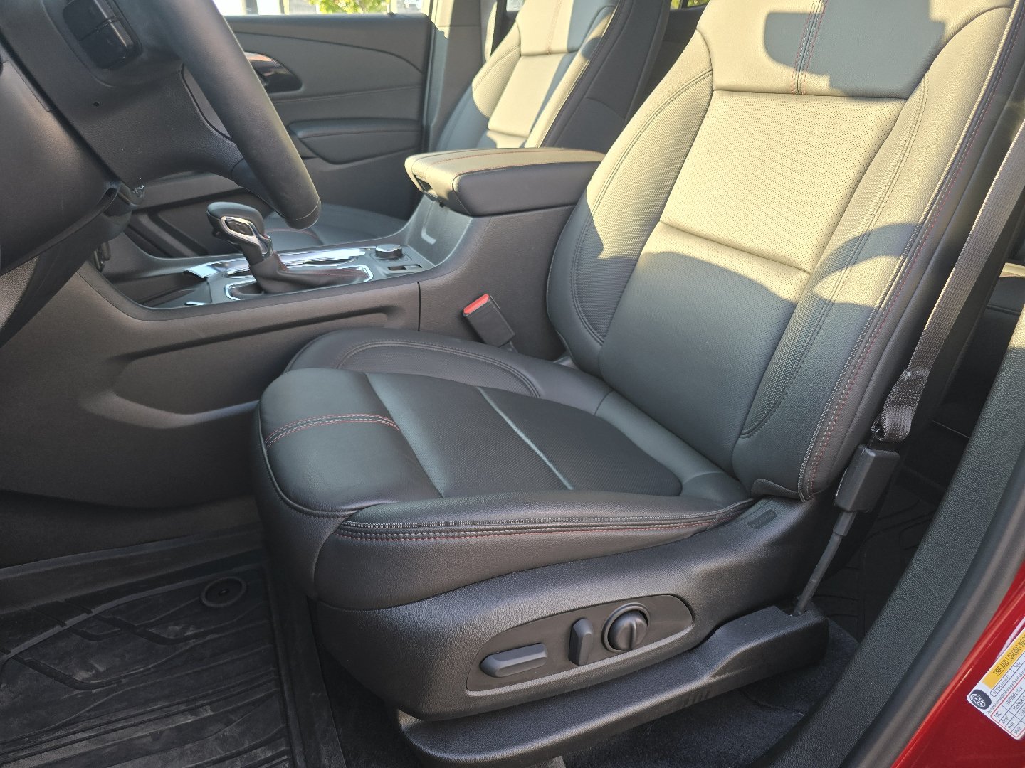 Certified 2023 Chevrolet Traverse RS w/ LPO, Floor Liner Package AWD/4WD image 35
