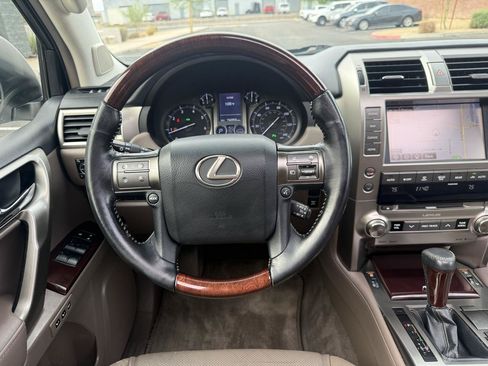 Used 2017 Lexus GX 460 Premium w/ Premium Package AWD/4WD image 27