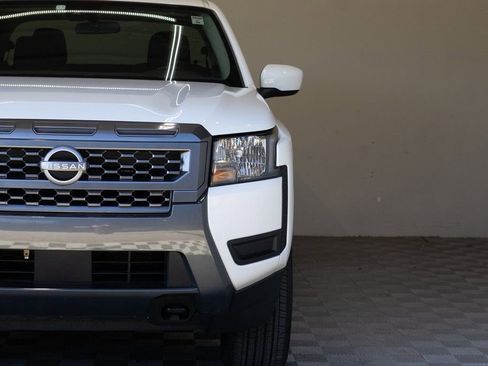 Used 2025 Nissan Frontier SV image 5
