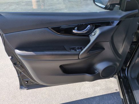 Used 2018 Nissan Rogue Sport SV FWD image 12