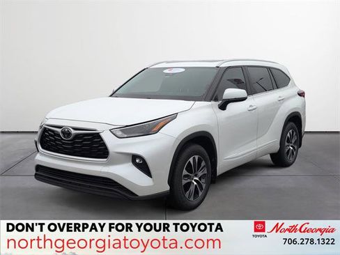 Used 2023 Toyota Highlander XLE image 1