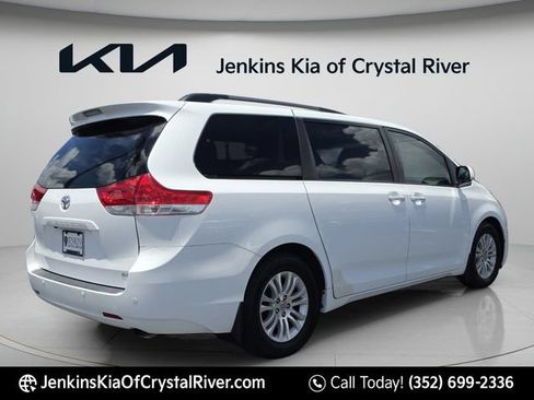 Used 2011 Toyota Sienna XLE w/ XLE Navigation Pkg FWD image 7
