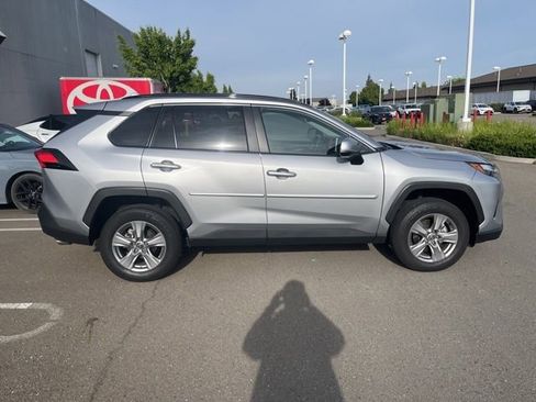 Used 2025 Toyota RAV4 XLE w/ Convenience Package FWD image 4
