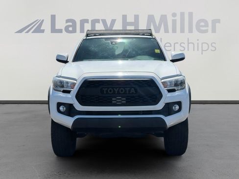 Used 2018 Toyota Tacoma TRD Off-Road AWD/4WD image 8