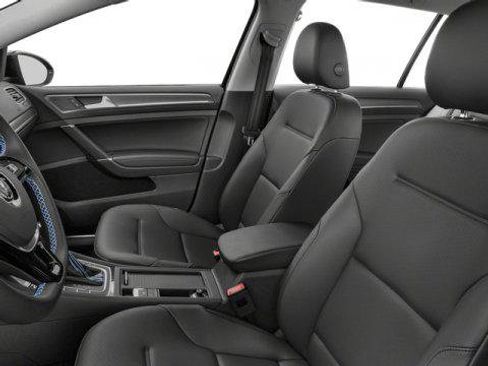Used 2017 Volkswagen e-Golf SE image 9