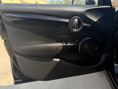 Used 2016 MINI Cooper 4-Door Hardtop image 12