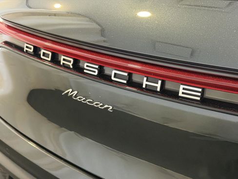 Certified 2025 Porsche Macan image 23