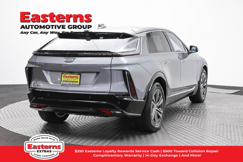 Used 2024 Cadillac Lyriq Luxury AWD/4WD image 6