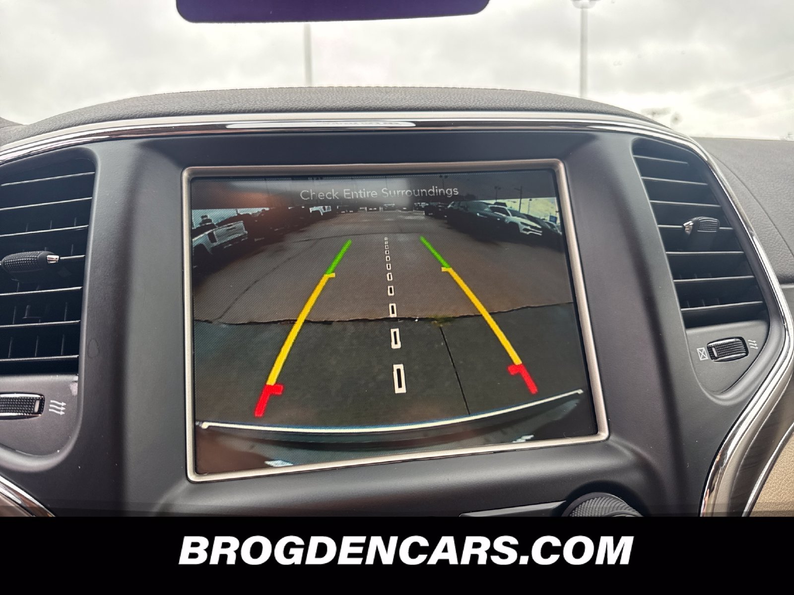 Used 2017 Jeep Grand Cherokee Overland AWD/4WD image 6