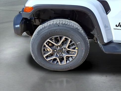 New 2026 Jeep Wrangler Unlimited Sahara AWD/4WD image 9