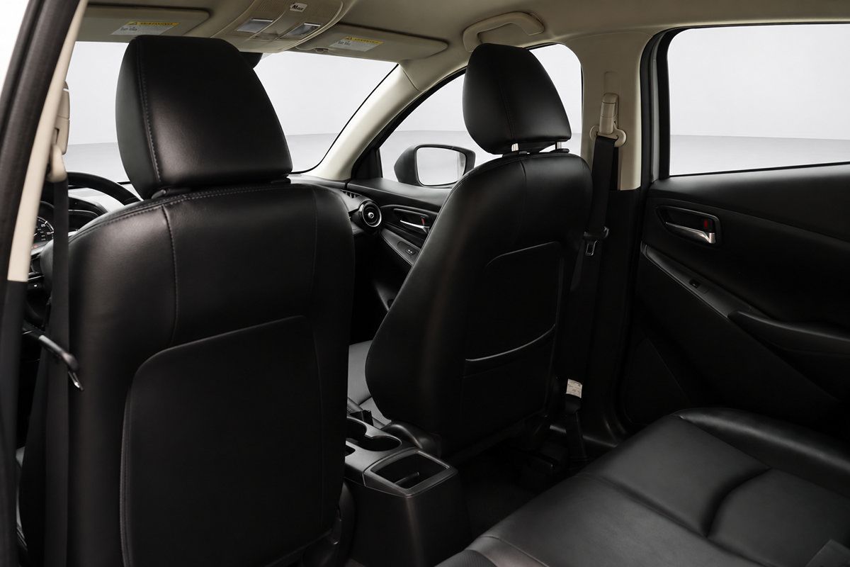 Used 2020 Toyota Yaris XLE FWD image 18