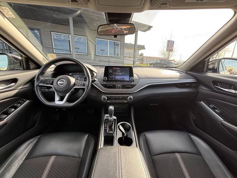 Used 2024 Nissan Altima 2.5 SR FWD image 19