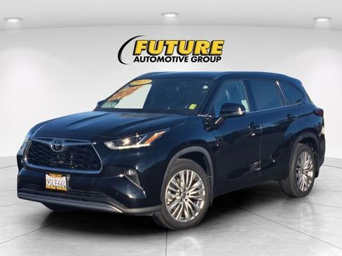 Used 2023 Toyota Highlander Platinum image 10