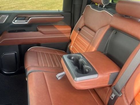 Used 2025 GMC Sierra 2500 Denali Ultimate AWD/4WD image 16