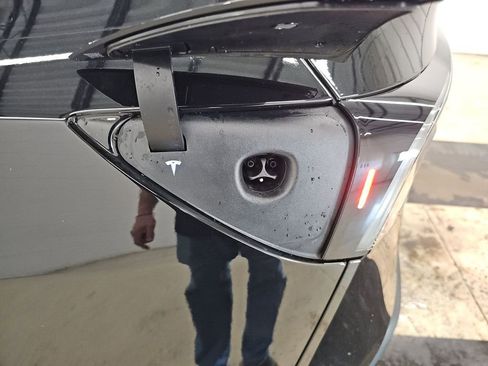 Used 2026 Tesla Model Y Long Range image 11