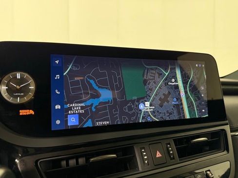 Certified 2025 Lexus ES 300h w/ Premium Package image 18