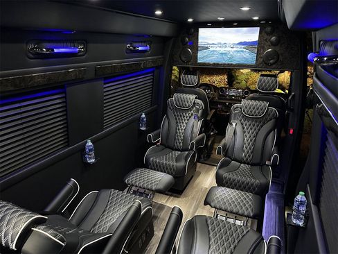 Used 2024 Mercedes-Benz Sprinter 3500 image 37