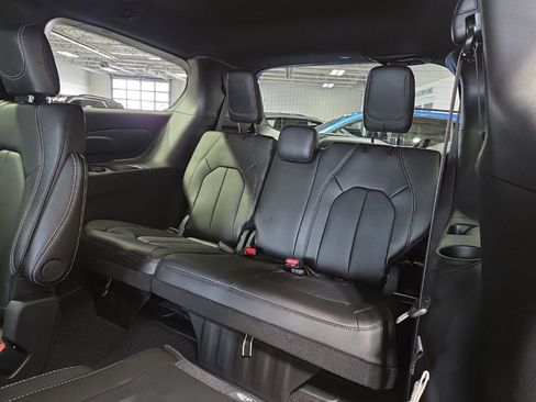 New 2026 Chrysler Pacifica Select FWD image 35
