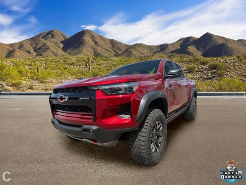 Used 2025 Chevrolet Colorado ZR2 w/ Technology Package AWD/4WD image 2