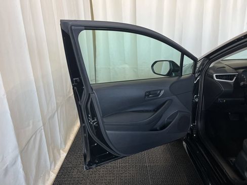 Used 2025 Toyota Corolla LE FWD image 18