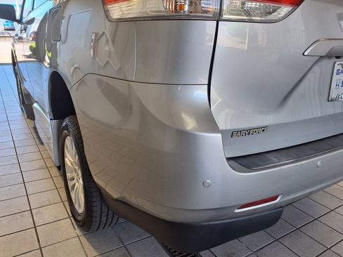 Used 2014 Toyota Sienna XLE FWD image 24