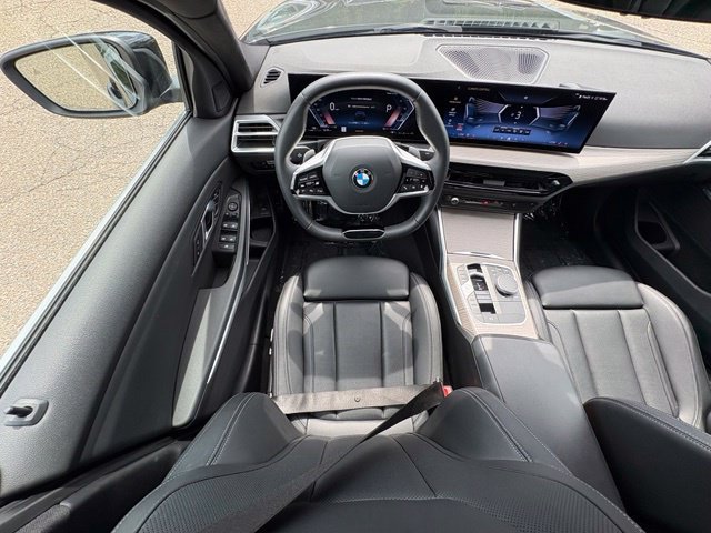 Used 2025 BMW 330i xDrive Sedan AWD/4WD image 21