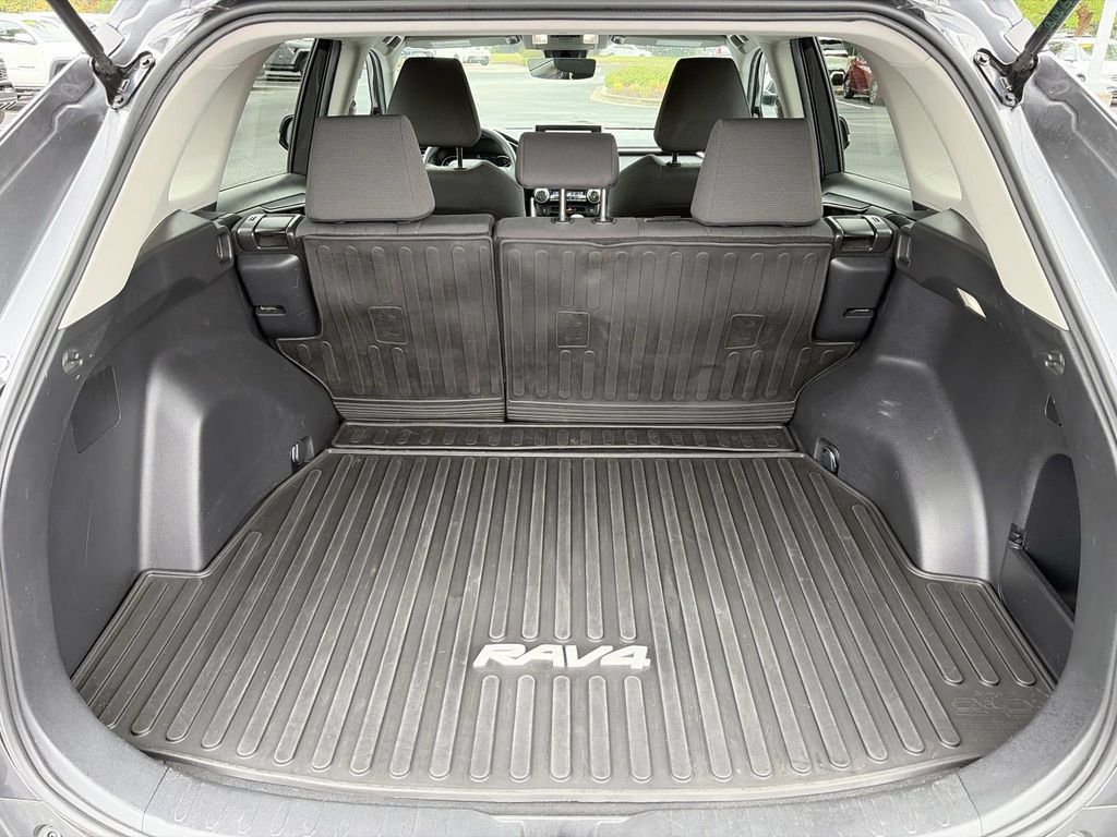 Used 2023 Toyota RAV4 XLE AWD/4WD image 11