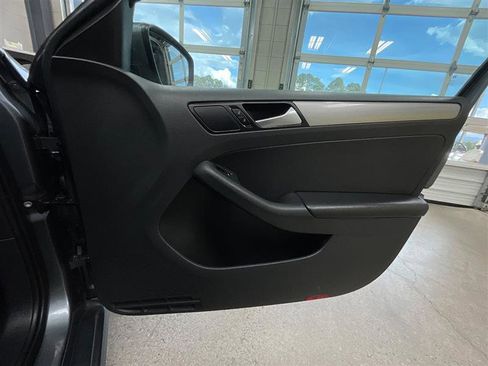 Used 2017 Volkswagen Jetta S image 24