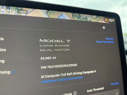 Used 2024 Tesla Model Y Long Range AWD/4WD image 32