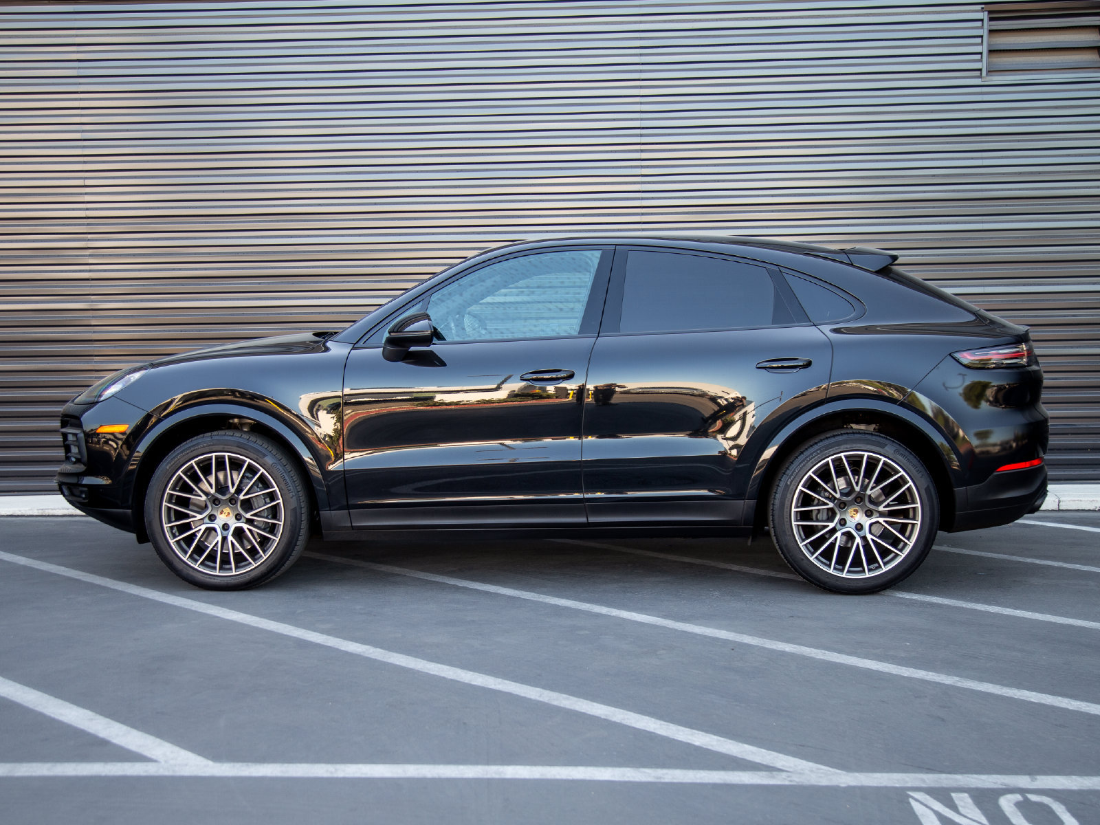 Certified 2023 Porsche Cayenne S AWD/4WD image 2