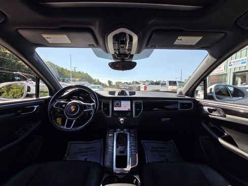 Used 2018 Porsche Macan AWD/4WD image 17