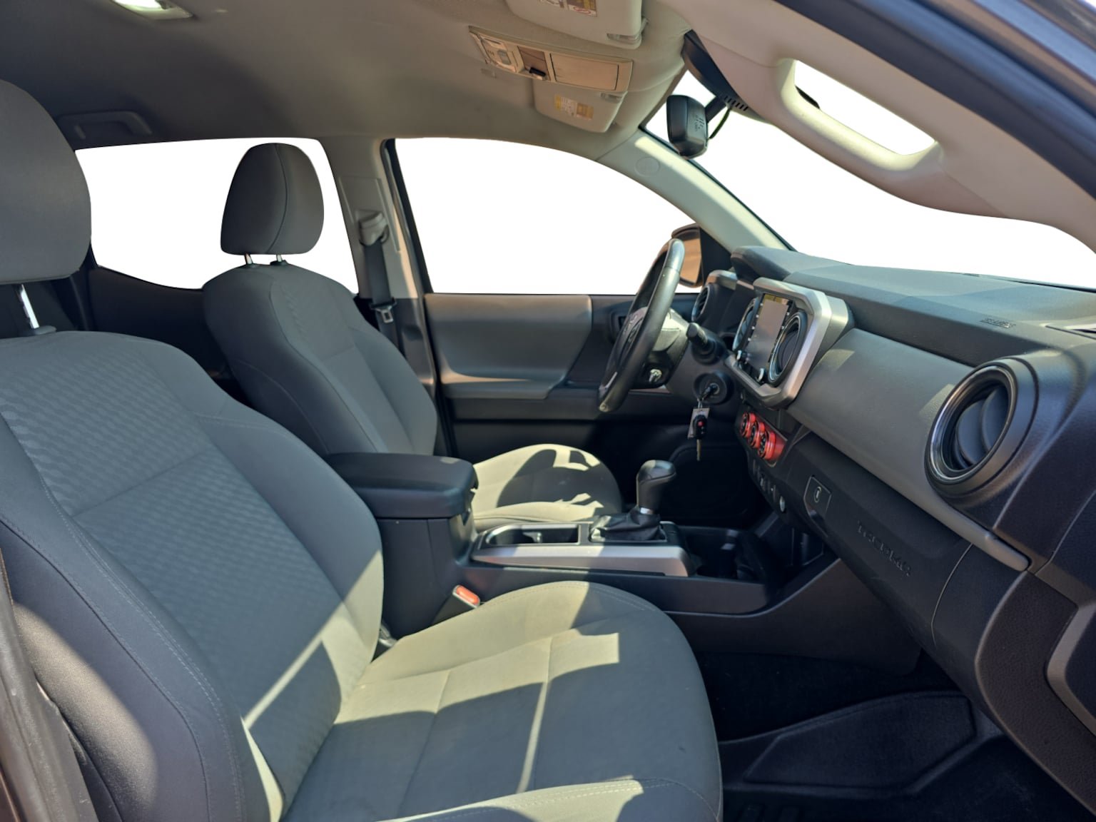Used 2020 Toyota Tacoma SR5 RWD image 17