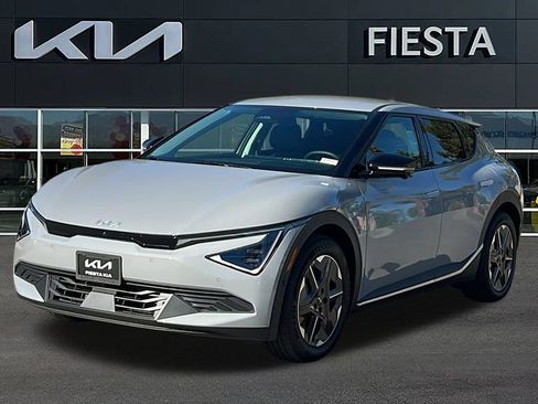 New 2025 Kia EV6 Light w/ Light LR Technology Package image 2