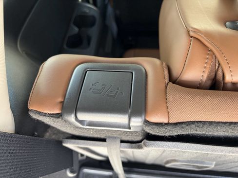 Used 2023 Nissan Pathfinder Platinum image 45