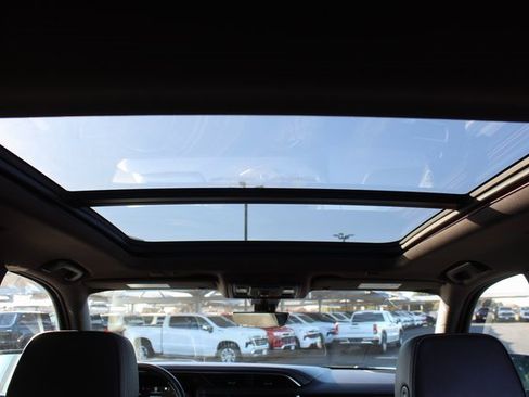 Used 2022 GMC Yukon XL Denali w/ Denali Premium Package image 22