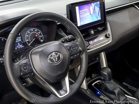 Used 2024 Toyota Corolla Cross LE w/ Moonroof Package FWD image 15