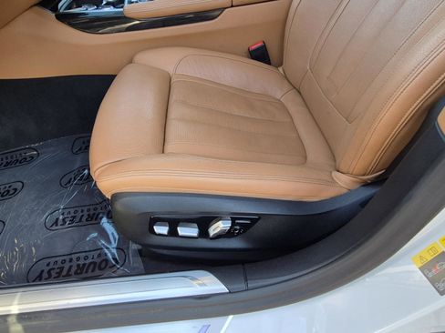 Used 2020 BMW 745e xDrive AWD/4WD image 19