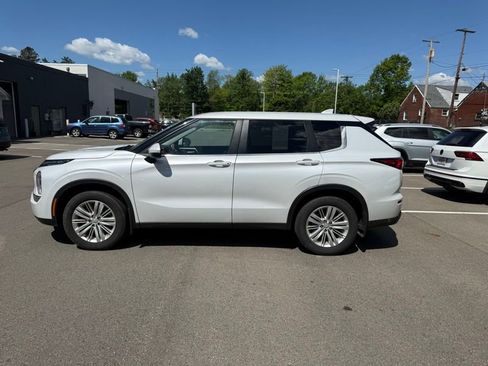 Used 2024 Mitsubishi Outlander ES AWD/4WD image 9